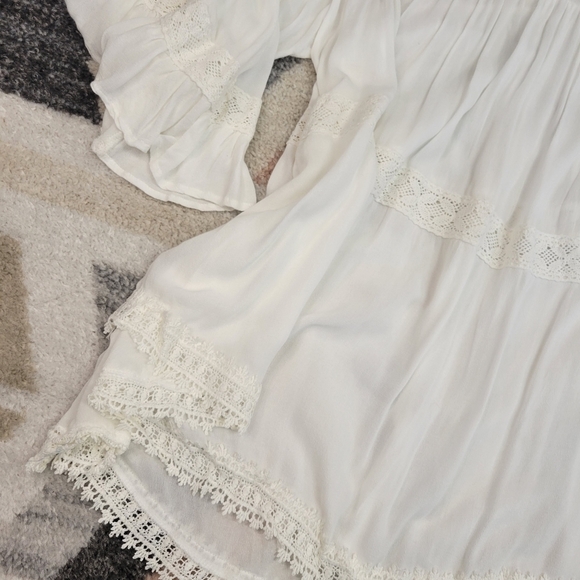 POL Feminine Boho Flowy Top Blouse Size Medium - Picture 3 of 9